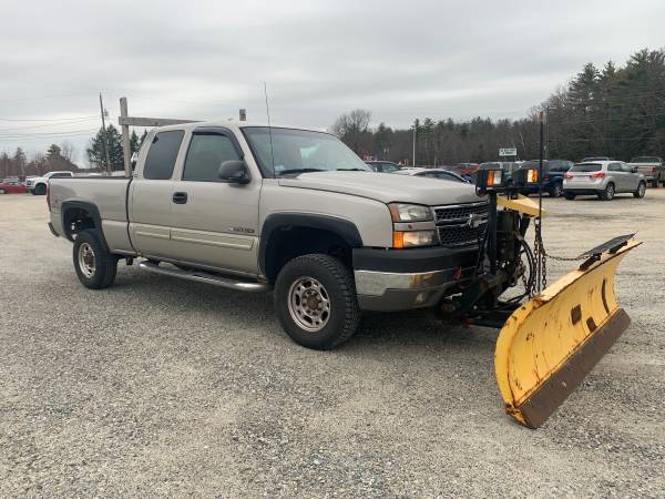 2005 CHEVY SILVERADO 2500HD 4x4 W FISHER MINUTE MOUNT PLOW - cars &... for sale in White River Junction, VT – photo 2