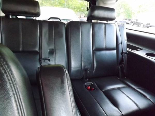 2008 Chevrolet Suburban 4WD 4dr 1500 LT w/2LT with Steering wheel,... for sale in Janesville, WI – photo 8