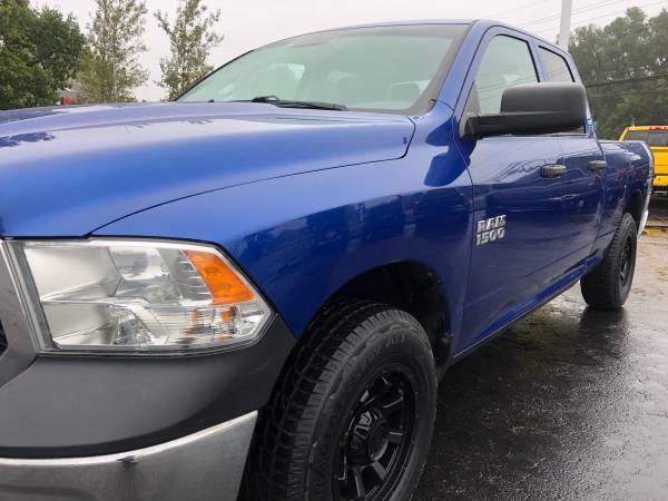 Clean Carfax! 2016 Ram 1500! 4x4! Crew Cab! Very Sharp! for sale in Ortonville, MI – photo 9