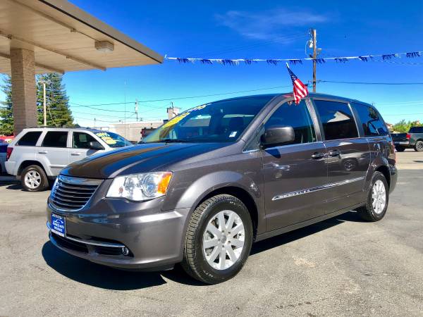 ** 2016 CHRYSLER TOWN AND COUNTRY ** PRICE DROP for sale in Anderson, CA – photo 4