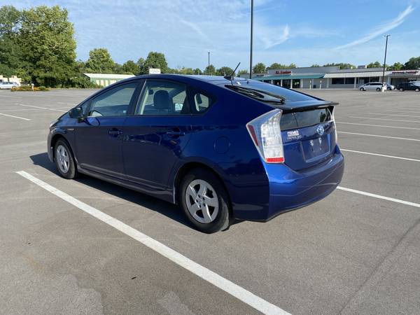 2010 Toyota Prius Hybrid Hatchback - cars & trucks - by owner -... for sale in Richmond, OH – photo 3