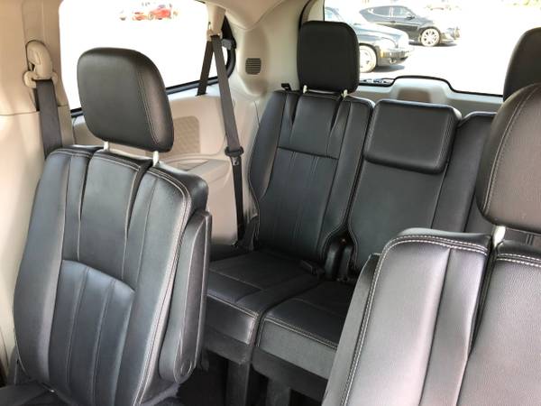 2016 Chrysler Town Country 4dr Wgn Touring - - by for sale in Pinckneyville, IL – photo 14