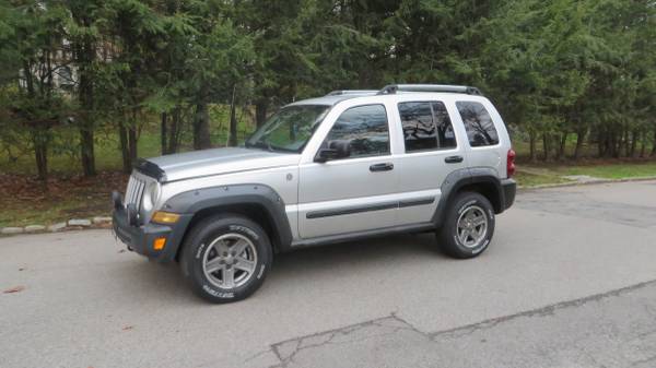 Jeep Liberty Renegade 05 Auto 4x4 fully loaded no rust great shape -... for sale in Trumbull, CT – photo 6