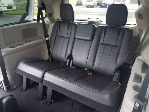 2012 Chrysler Town and Country Touring 4dr Mini Van for sale in North Tonawanda, NY – photo 12