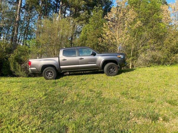 2017 Toyota Tacoma SR5 4door 4X4 like new - - by for sale in Henrico, VA – photo 3