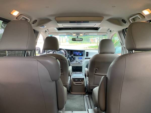 2017 Toyota Sienna XLE - - by dealer - vehicle for sale in Gladewater, TX – photo 12