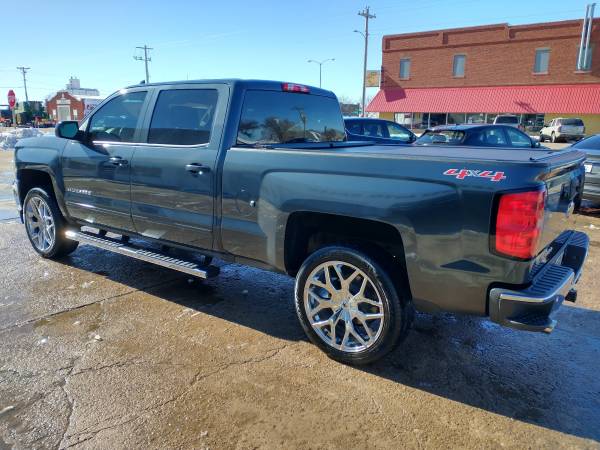 2017 Chevy Silverado crew cab 4X4, 5.3, 105K - cars & trucks - by... for sale in Coldwater, KS – photo 3