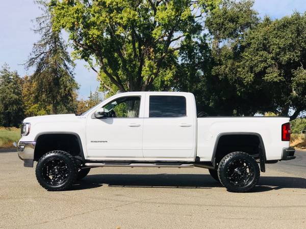 2018 GMC SIERRA 1500 CREW CAB * LIFTED * 4X4 * LOW MILES * B@D @SS !! for sale in Modesto, CA – photo 4
