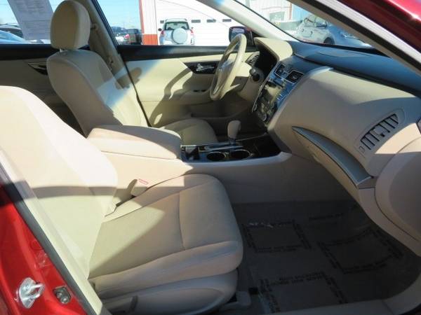 2014 Nissan Altima... 54,000 Miles... $5,999 - cars & trucks - by... for sale in Waterloo, IA – photo 8