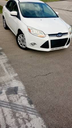 2012 Ford Focus SE - cars & trucks - by owner - vehicle automotive... for sale in Port Saint Lucie, FL – photo 4