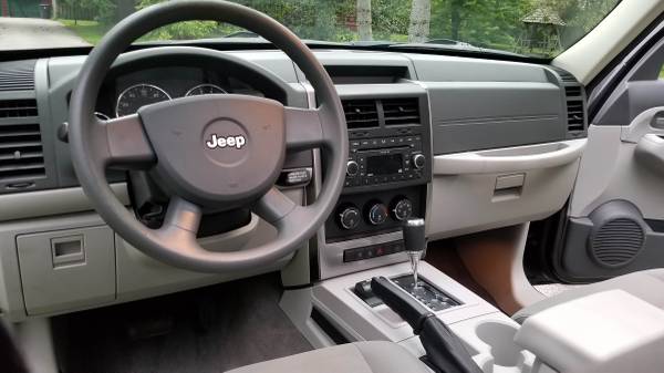 2008 jeep Liberty 4x4 low miles SKY SLIDER ROOF! no dents no rust LOOK for sale in Kenosha, WI – photo 16
