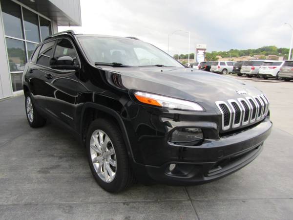2015 *Jeep* *Cherokee* *FWD 4dr Limited* - cars & trucks - by dealer... for sale in Council Bluffs, NE – photo 9
