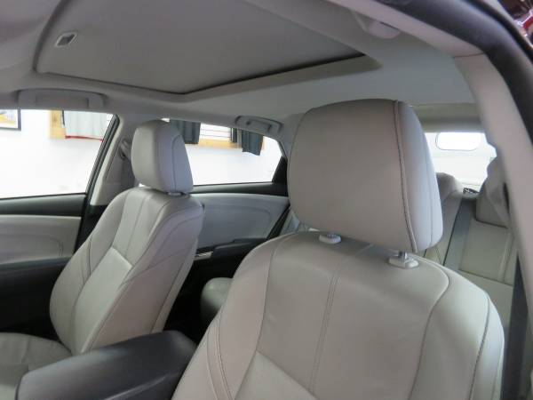2015 TOYOTA AVALON LIMITED SUNROOF/HEATED LEATHER/NAVIGATION - cars for sale in Baraboo, WI – photo 8