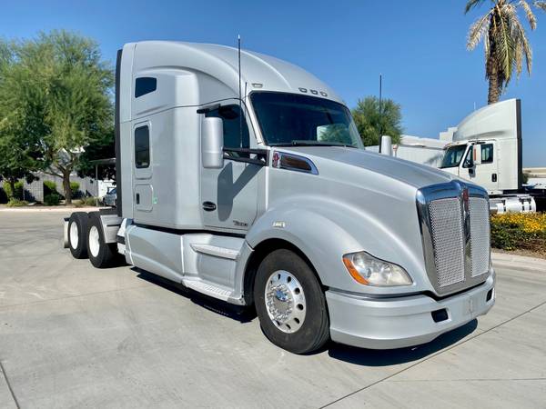 2015 KENWORTH T680 SLEEPER TRUCK - cars & trucks - by dealer -... for sale in Phoenix, AZ – photo 2