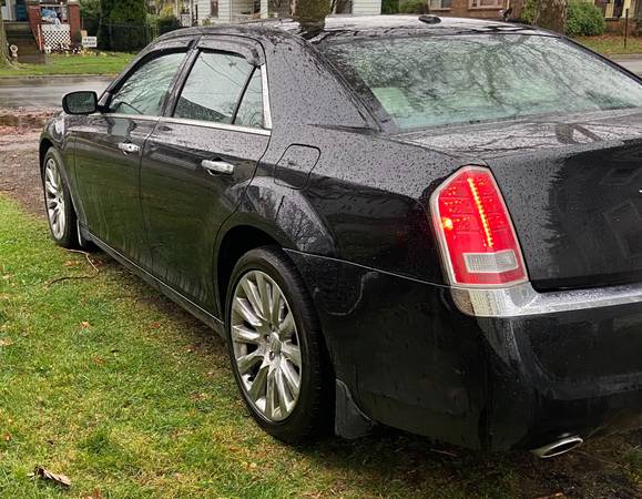 Must see Beautiful Chrysler 300!! - cars & trucks - by owner -... for sale in Lorain, OH – photo 4