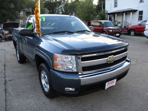 2007 Chevy Silverado 1500 Regular Cab LT (4WD) Low Miles! for sale in Dubuque, IA – photo 5