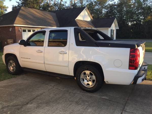 2007 Chevy Avalanche LT - cars & trucks - by owner - vehicle... for sale in Diberville, MS – photo 2