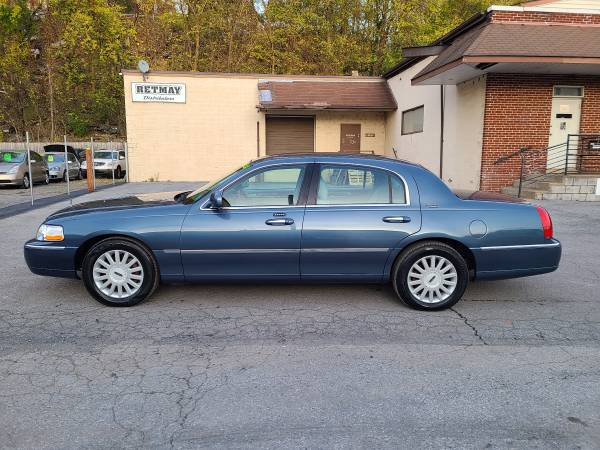 2005 Lincoln Town Car Signature Limited WARRANTY AVAILABLE - cars &... for sale in HARRISBURG, PA – photo 2