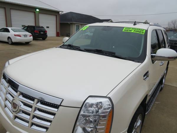 2008 Cadillac Escalade AWD Cleanest One Around - cars & trucks - by... for sale in Waterloo, IA – photo 8