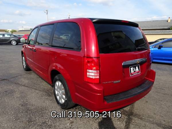 2008 Chrysler Town & Country 4dr Wgn LX - cars & trucks - by dealer... for sale in Waterloo, IA – photo 4