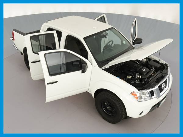 2018 Nissan Frontier Crew Cab SV Pickup 4D 5 ft pickup White for sale in Lawrence, KS – photo 21