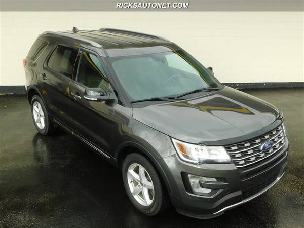2017 Ford Explorer 4x4 V6 Leather Navigation - cars & trucks - by... for sale in Cedar Rapids, IA – photo 4