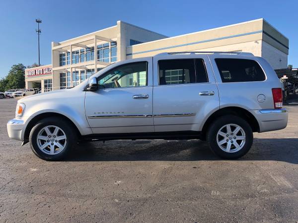 Clean Carfax! 2008 Chrysler Aspen! 4x4! 3rd Row! for sale in Ortonville, OH – photo 2
