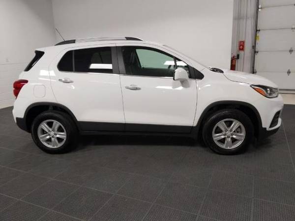 2017 CHEVROLET TRAX...KBB SAYS $18,423...WE SAY $15,353 - cars &... for sale in Green Bay, WI – photo 4
