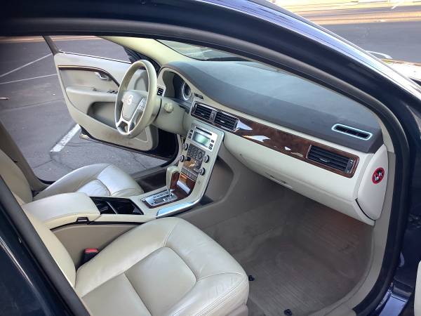2011 VOLVO V70 AWD T6 WAGON - MINT - RUNS GREAT - COLD AIR -... for sale in Glendale, AZ – photo 14