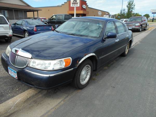 2001 Lincoln Town Car - cars & trucks - by dealer - vehicle... for sale in Zimmerman, MN – photo 4
