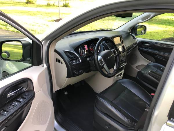 2012 Chrysler Town and Country Fully Loaded Leather-DVD-3RD ROW 7-Pass for sale in Brooklyn, NY – photo 12