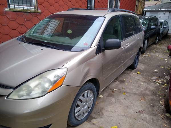 2007 Toyota sienna 105K runs excellent for sale in Brooklyn, NY – photo 2