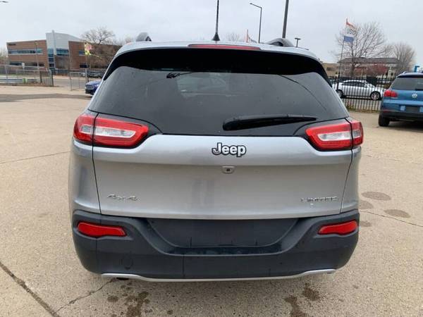 2018 Jeep Cherokee Latitude 4dr SUV 37376 Miles - - by for sale in Saint Paul, MN – photo 6