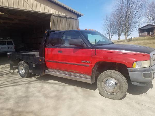 1998 Dodge 1 ton dually flatbed for sale in Shullsburg, WI – photo 2