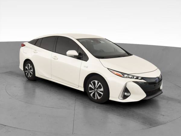 2017 Toyota Prius Prime Advanced Hatchback 4D hatchback White - -... for sale in Providence, RI – photo 15