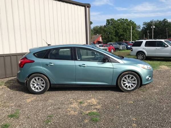 2012 Ford Focus SE - cars & trucks - by dealer - vehicle automotive... for sale in Junction City, KS – photo 5