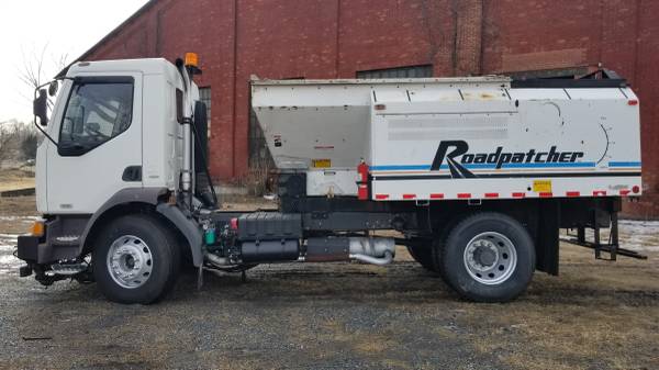 2002 MACK MV322 Cab & Chassis Asphalt Road Patcher LOW MILES for sale in Lebanon, PA – photo 2