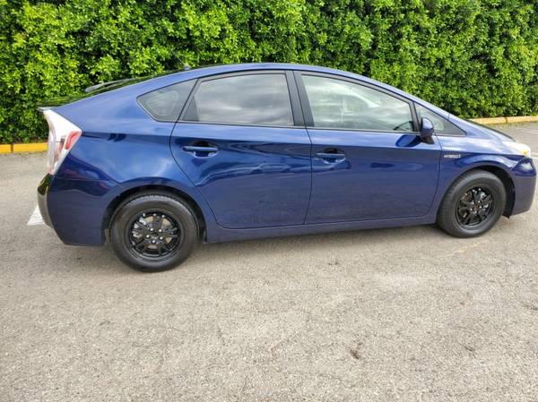 2013 Toyota Prius, great condition I will take monthly payments -... for sale in Northridge, CA – photo 3