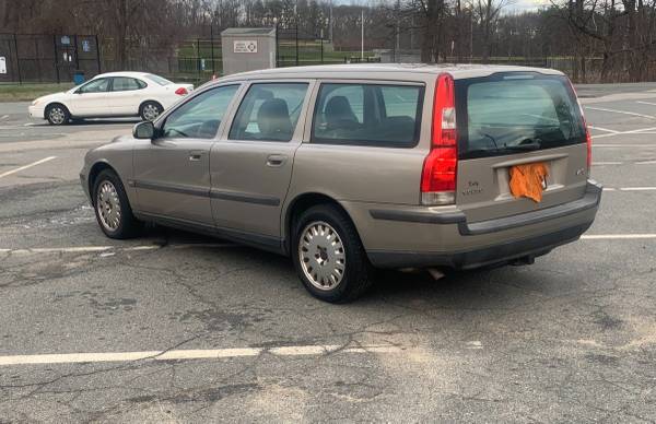 2001 Volvo V70 - cars & trucks - by owner - vehicle automotive sale for sale in Marblehead, MA – photo 2