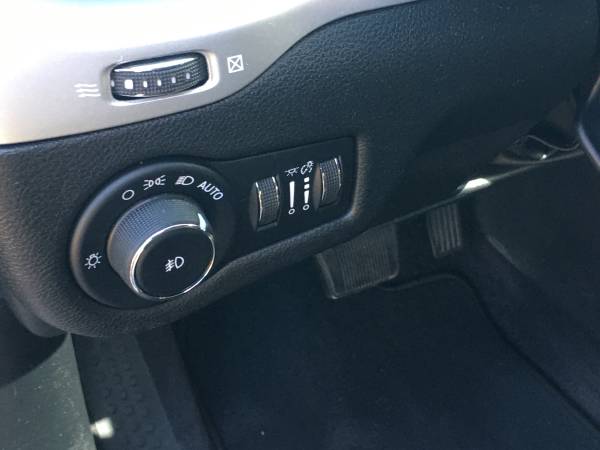 2018 Jeep Cherokee Latitude + plus Like Brand NEW Only 11000 Miles -... for sale in Scottsdale, AZ – photo 21
