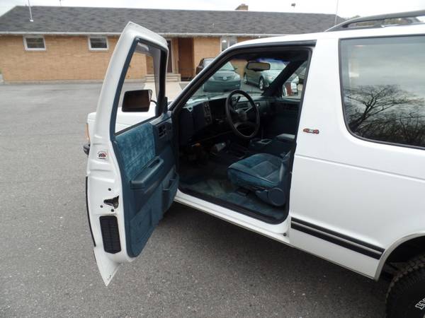 1993 *Chevrolet* *S-10 Blazer* *2-door 4x4* White for sale in Johnstown , PA – photo 23