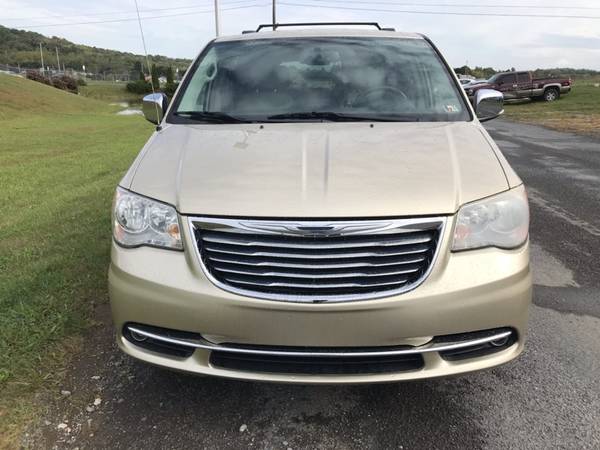 2011 Chrysler Town & Country Touring-L for sale in Shippensburg, PA – photo 3