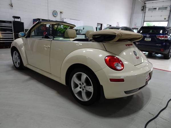 2006 Volkswagen Beetle 2.5L Harvest Moon Beige/Cream Cloth Roof -... for sale in Cedar Falls, IA – photo 7