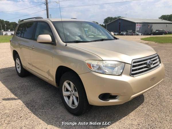 2008 Toyota Highlander Base 4WD 5-Speed Automatic - cars & trucks -... for sale in Fort Atkinson, WI