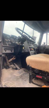 For Sale 1999 Mack CH600 / 3 Axles / Heavy Duty Truck for sale in Zion, IL – photo 15