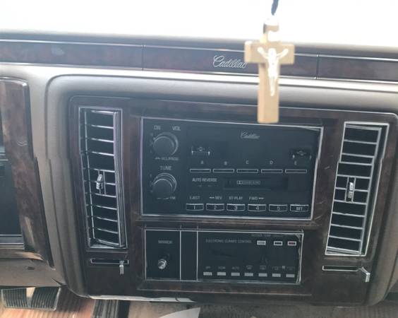 One Owner) 1990 Cadillac Brougham NEW MINT CONDITION - cars & for sale in Hollis, NY – photo 9