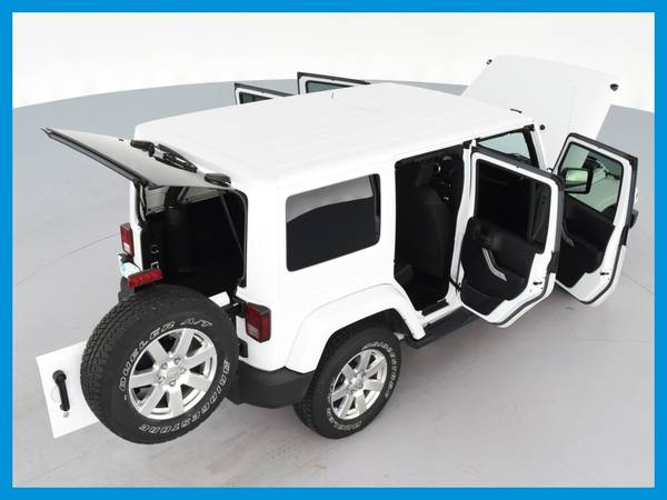 2016 Jeep Wrangler Unlimited Sahara Sport Utility 4D suv White for sale in Radford, VA – photo 19