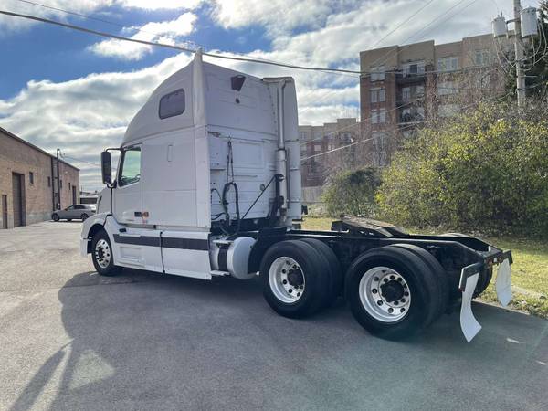 2006 Volvo VNL 670 ISX Cumins 400HP 10SPD Transmission - cars &... for sale in Elk Grove Village, IL – photo 4