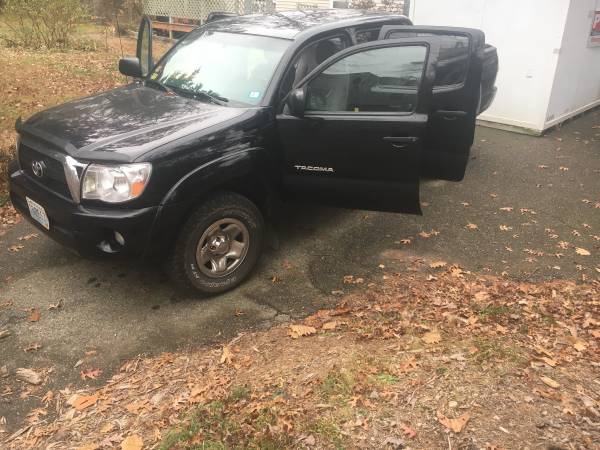 2011 DCSB 4x4 SR5 manual $19,000 obo - cars & trucks - by owner -... for sale in North Kingstown, RI – photo 9