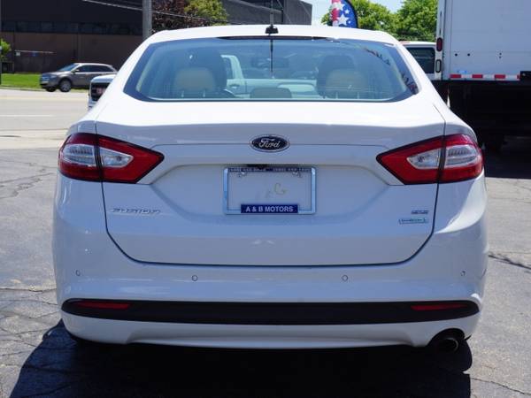 2016 Ford Fusion SE sedan White for sale in Roseville, MI – photo 4